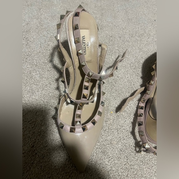 Valentino Garavani Rockstud Slingback Heels - Picture 7 of 16